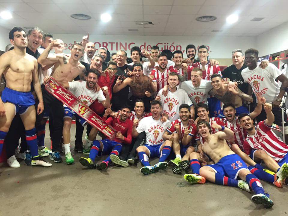 FanRealSporting's tweet photo. Carlos Castro it is not Cristiano Ronaldo
#GoXixon
#LaLiga https://t.co/cGSm0C7jZP