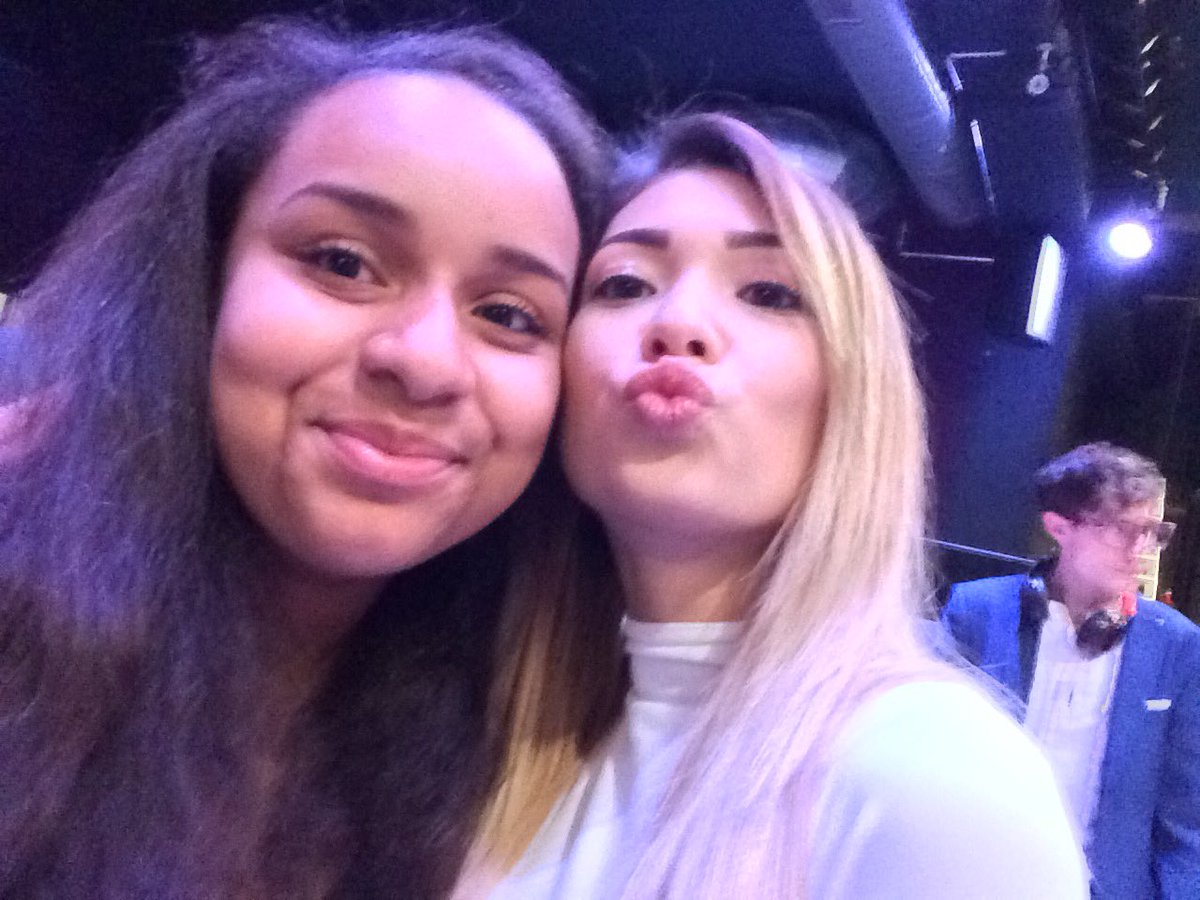 JunelysPena's tweet image. Paola ist soo schön und süss omg, war so froh das ich ein Meet&amp;amp;Greet gewonnen habe😻😭😻 @PaolaMariaONE