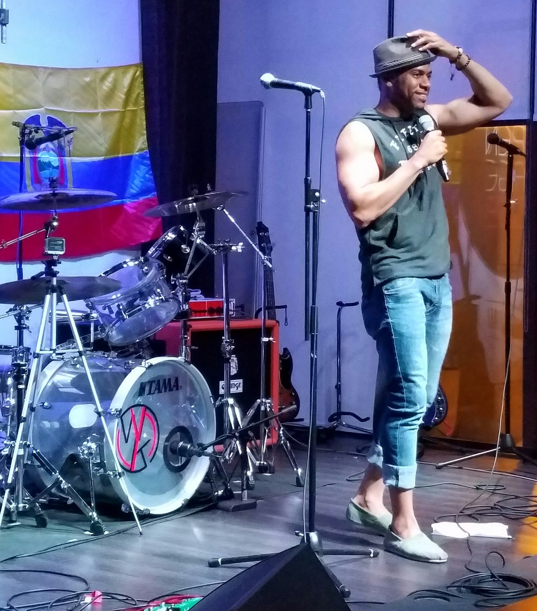 VLEEvents's tweet photo. @MrAlexanderStar passing #GoodVibes around at #ecuadorearthquakerelief concert @TiltedGlobe #OnlineView #vleevents https://t.co/WHMjyDu2Np