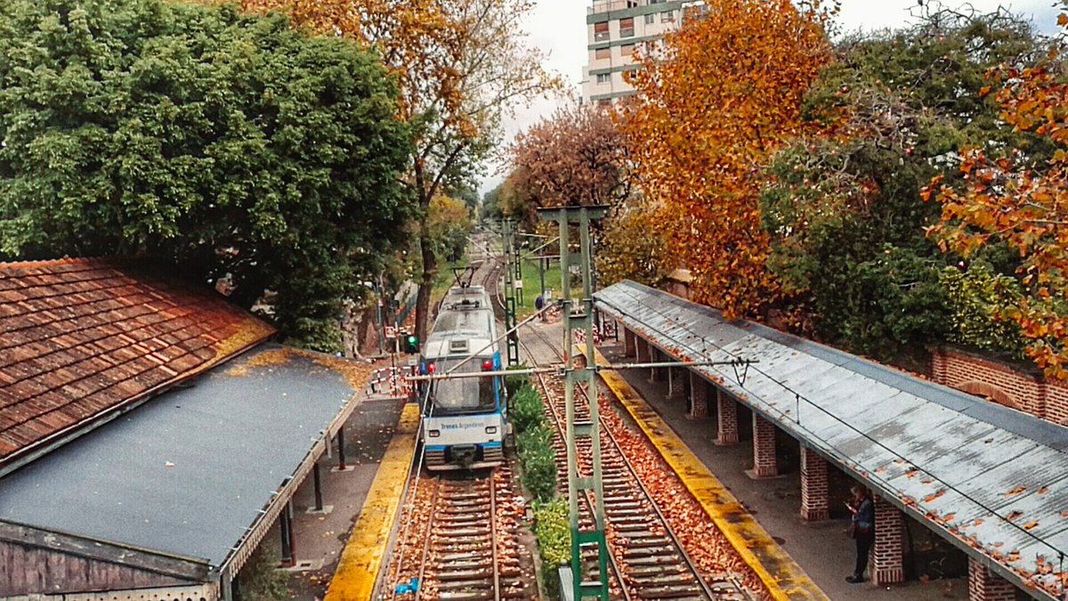dergarabedian's tweet photo. #TrendelaCosta #travel #today #sunday #buenosaires #otoño #autumn #train #station #railway #landscape https://t.co/ZhE70HMDjO