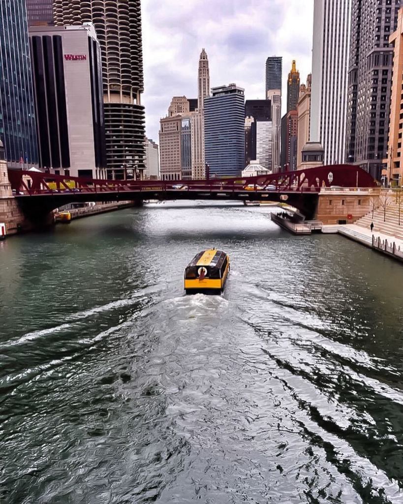 ChiPhotos's tweet photo. by ekpendds: T A X I 🚤 .
.
.
.
#chitecture #nbcchicago #chigram #wu_chicago #mychicagopix #insta_chicago #igerschic… https://t.co/czB8RBraTg