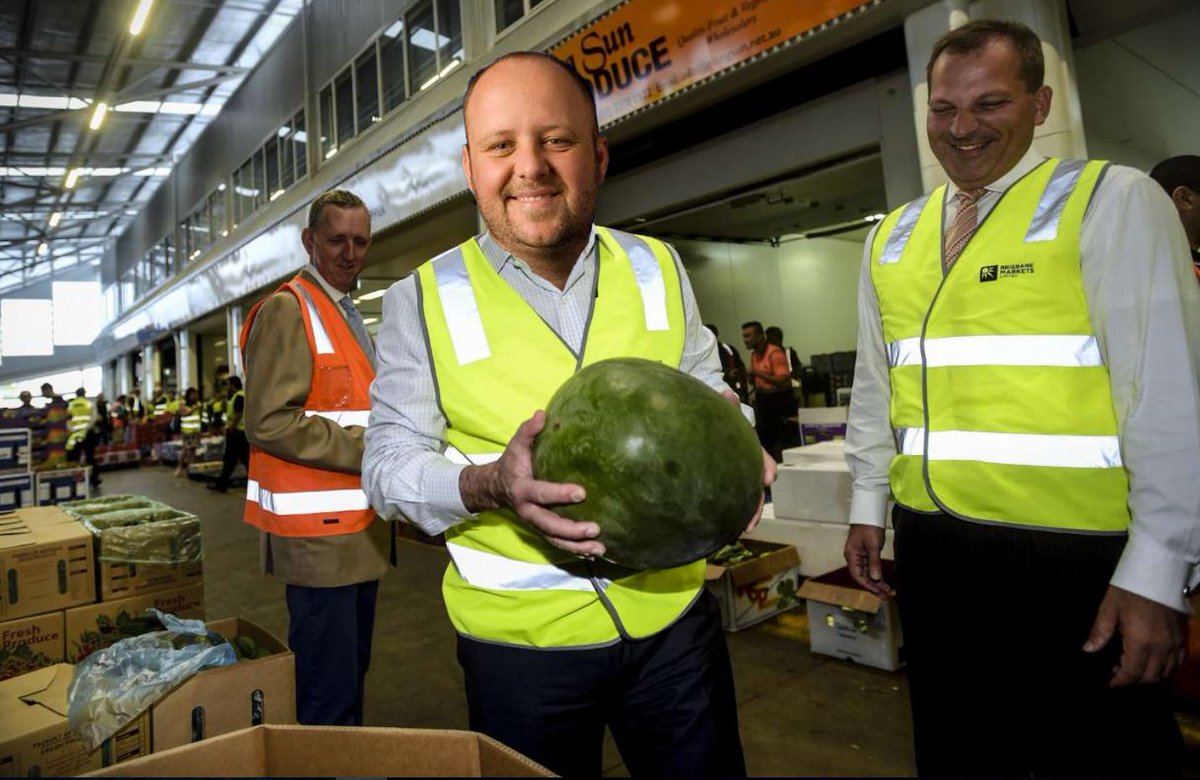 _Lan_Di_'s tweet photo. "I'm just holding a melon as I wait 4 #XboxFire at #E3. That's all."
- Aaron Greenberg (@aarongreenberg), Xbox. https://t.co/fztmw4G9Ss