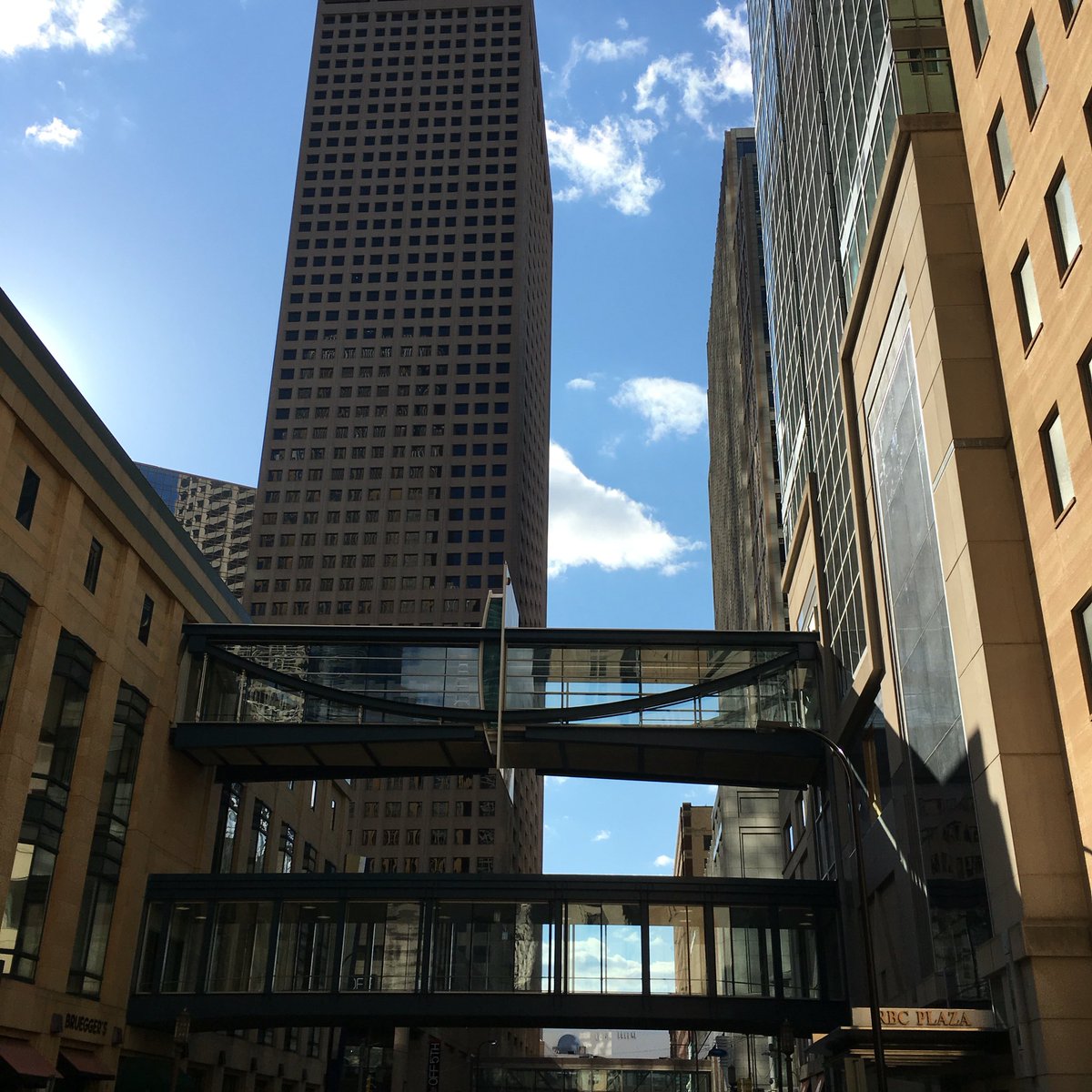 ThatKevinSmith's tweet photo. I LOVE MINNEAPOLIS - home of the endless SkyWay! Here to do 3 sold out Q&amp;A's &amp; an #Edumacation at @AcmeComedyCo! https://t.co/bN8NDE9Uy3