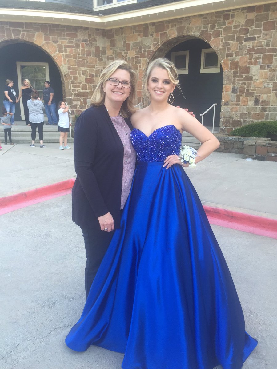 eskelley11's tweet photo. high prom 💙💛  @loganwright712 https://t.co/dd19OfXzub