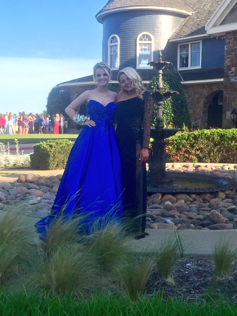 eskelley11's tweet photo. high prom 💙💛  @loganwright712 https://t.co/dd19OfXzub