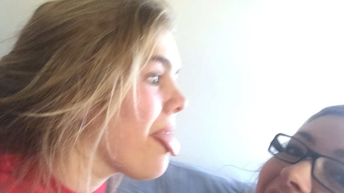 EllaGrover97's tweet photo. Kindall running away from my friendship like I'm trying to run away from my problems. #dysfunctionalatbest https://t.co/nKNX1LxfAt