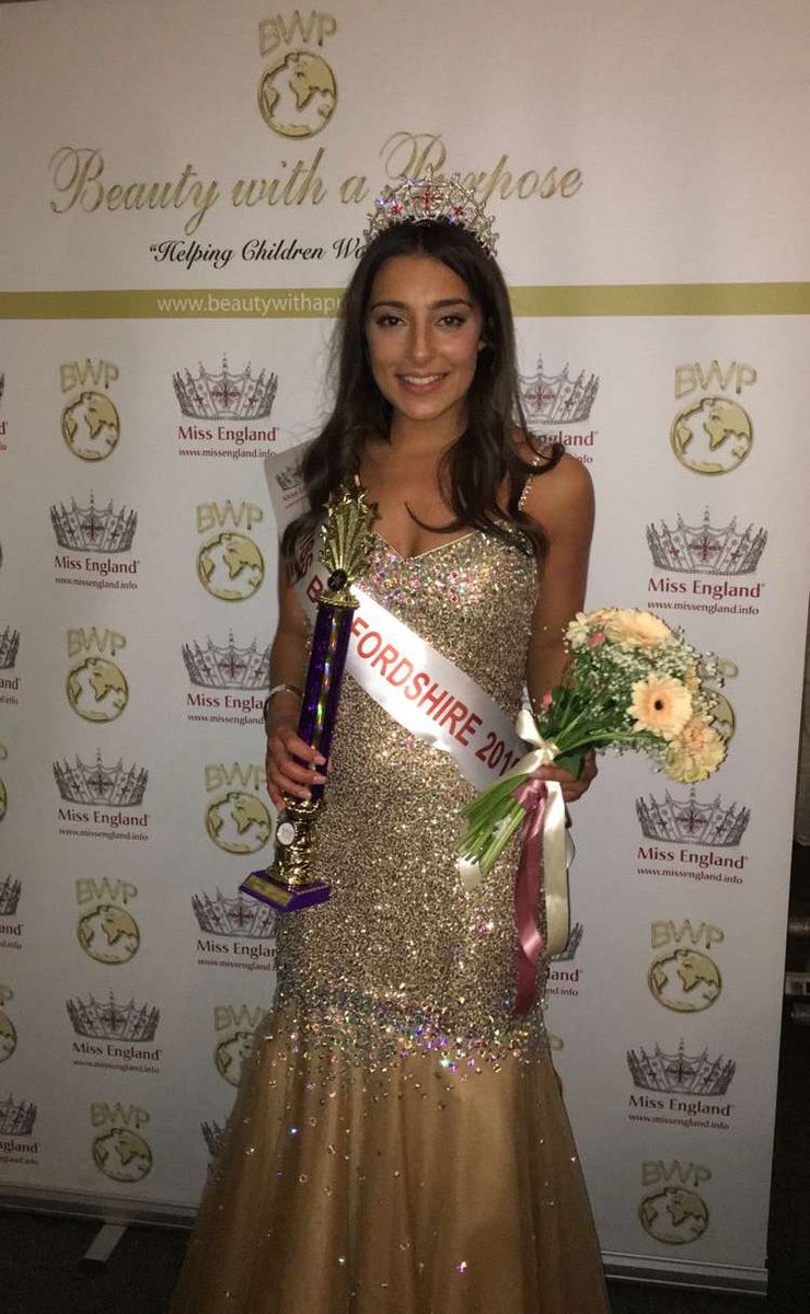 JustineGeorgiou's tweet image. OMGGGGGGG I DID IT!!! Miss Bedfordshire 2016!!!!!
