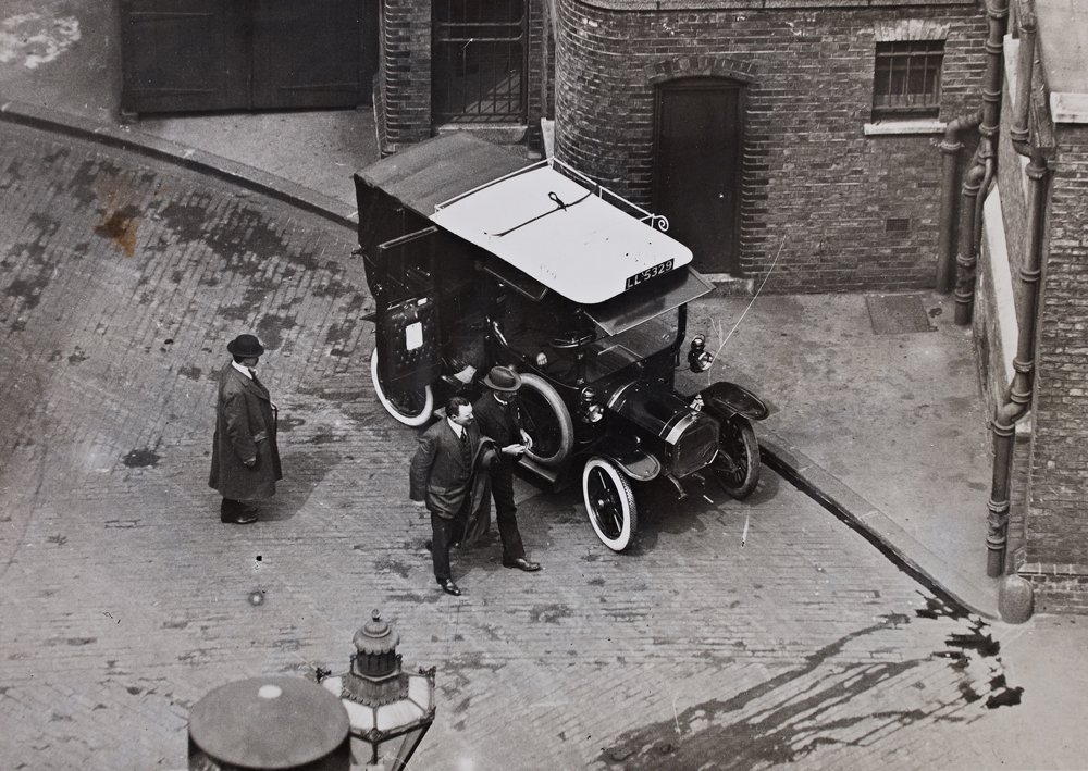 1916Live's tweet photo. Trial of Roger Casement, accused of high treason over the Easter Rising, begins in London https://t.co/494fAKBZs2 https://t.co/aiWWZkurwM