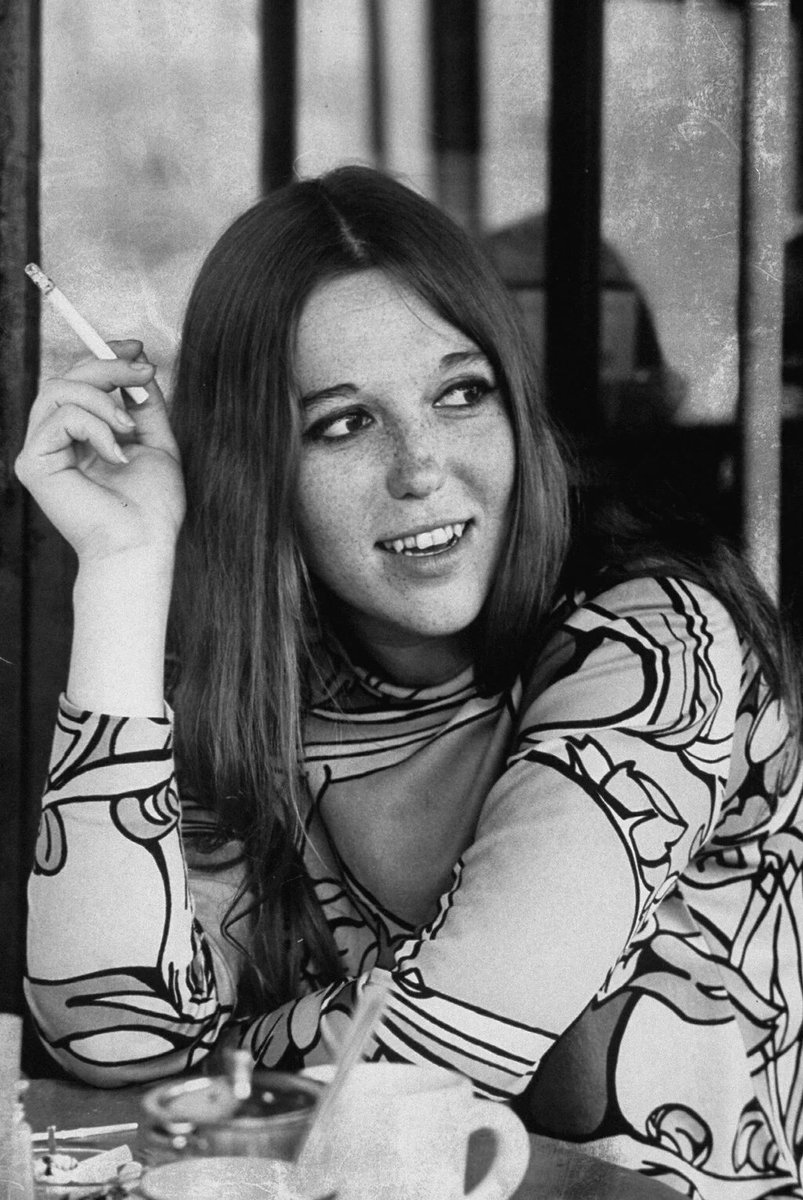 Ghoztcode's tweet image. Geek love was one of my first and still is a favourite mind bending read. RIP