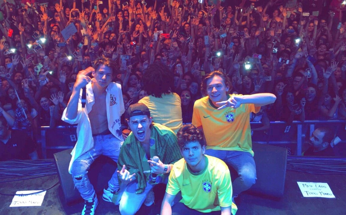 NashGrierBRA's tweet photo. WAVE SQUAD, nós amamos vocês. Thank you!🇧🇷 #TheWaveRioDeJaneiro https://t.co/5v9NyYo3tb