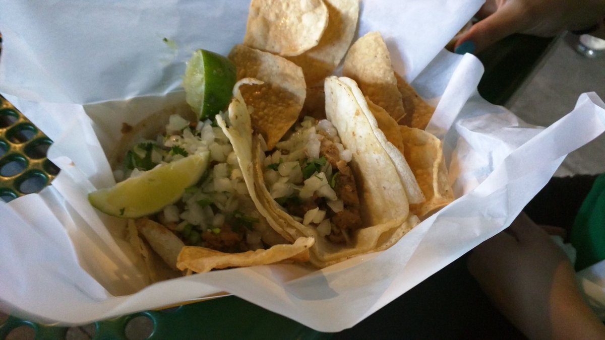 EatLuvPlay's tweet photo. Bumblebee Man's Taco's ...oh man @UniStudios #eatluvplay https://t.co/I2bqqmgg4O