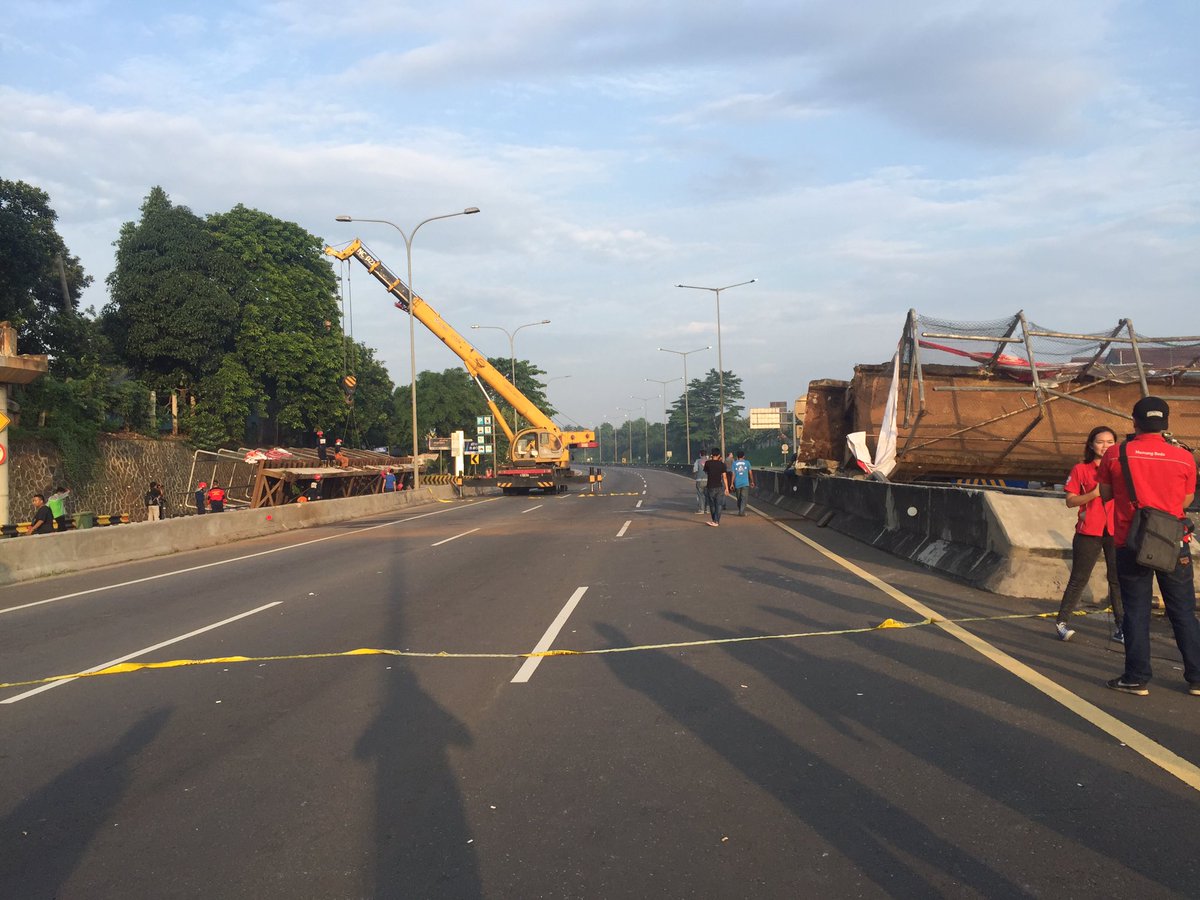 07.16 Jembatan ambruk KM 7 Tol Serpong-Bintaro Sdh dlm penanganan  <a href="/TimMarbun/">Timothy Marbun</a>