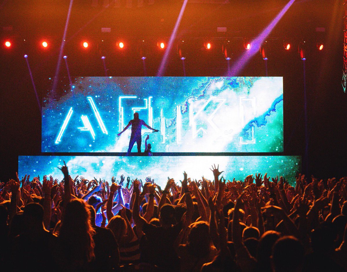 Walking in my own shadows https://t.co/JrAWILpbF0