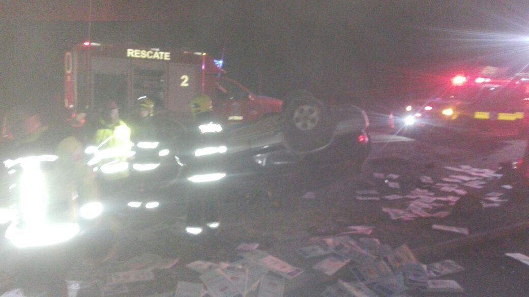 elfranconoticia's tweet photo. Volcamiento vehicular cruce la Tirana, tres lesionados, dos fallecidos. ABC en el lugar #Iquique  @PRIMERA_POZO https://t.co/IPLuBbZoRH