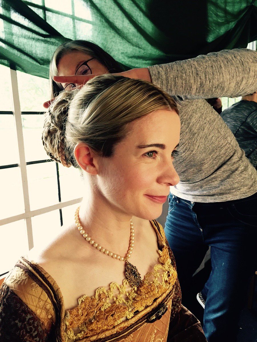 Lucy_Worsley's tweet photo. Got to admire the magic these make-up ladies worked on my hair. From bob to bun. They did it in 20 minutes too! https://t.co/hGdVJJA5V3