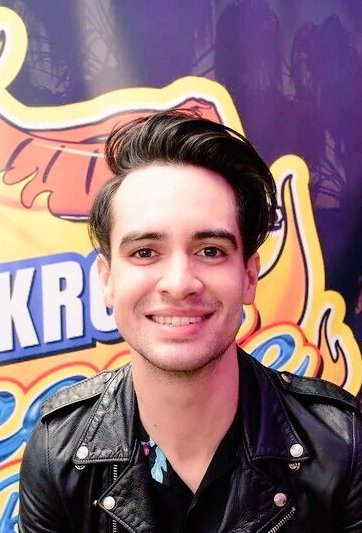 behindtheodd's tweet image. Brendon's vices hair is back and I couldn't be happier
