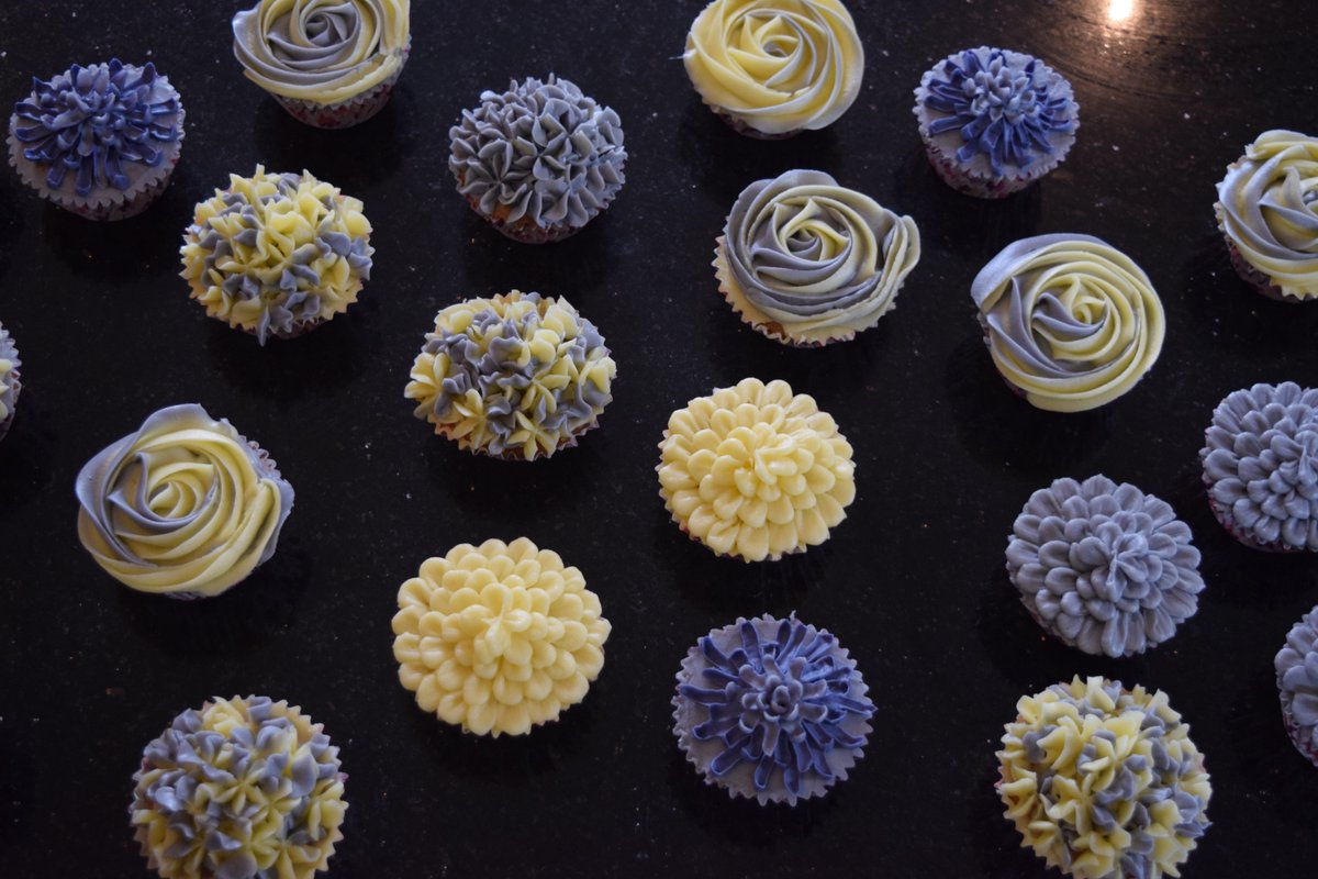 Yummy! Purple cupcakes today for Blooming Scrumptious <a href="/ChoccyBlooms/">Blooming Scrumptious</a> #cupcakes #gifts #bouquet #Notts