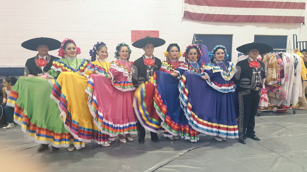 Amanda_rey24's tweet photo. Don't forget DV ballet folklorico show will be this Friday @ 7. Tickets are $5 &amp; $7 at the door. Come out &amp; support💃 https://t.co/d1rtwUT0Rs