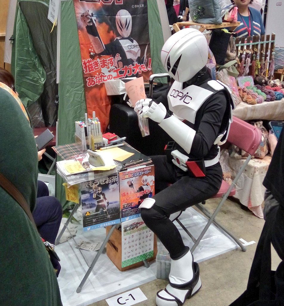 mio_space's tweet photo. Copic-man gives autographs wow, artists would appreciate https://t.co/LEYLARx2hx