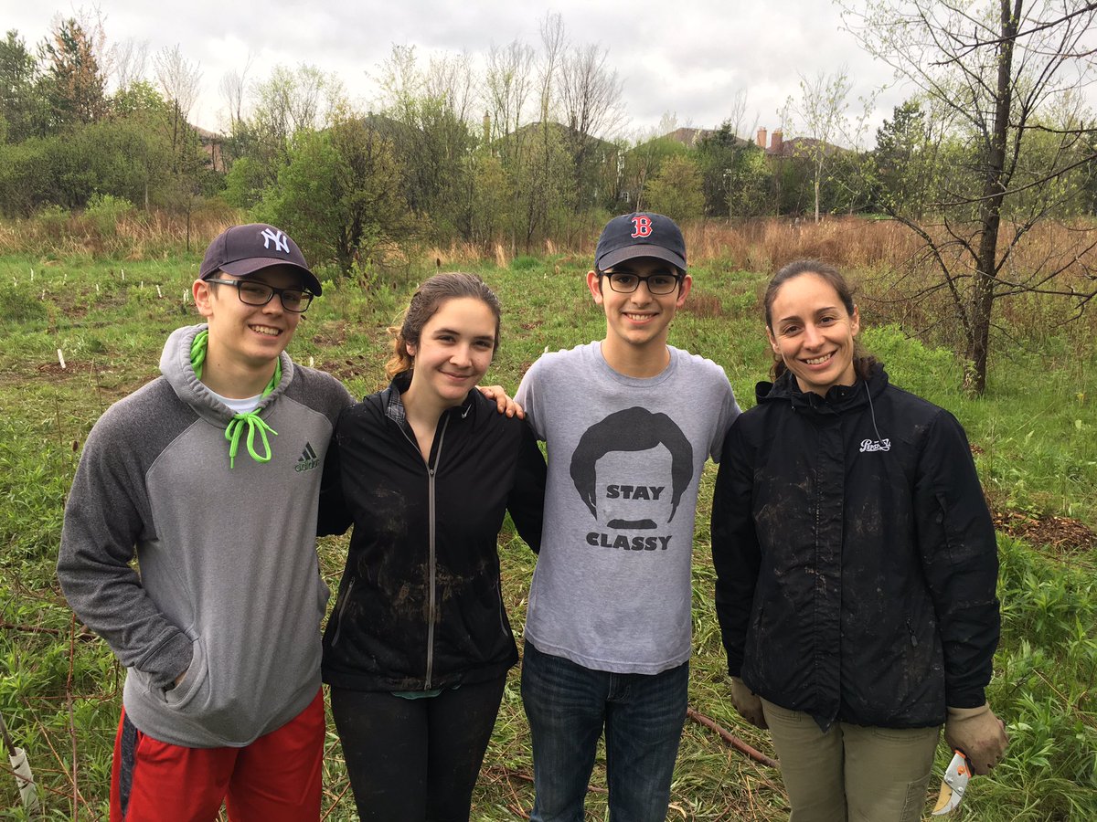 htgoesgreen's tweet photo. Great day tree planting yesterday with HT students and @Oakvillegreen ! https://t.co/hEYhGehhQo