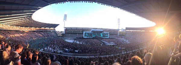 1Dbestcrowds's tweet photo. OTRA Brussels https://t.co/Wf2zOC3olH