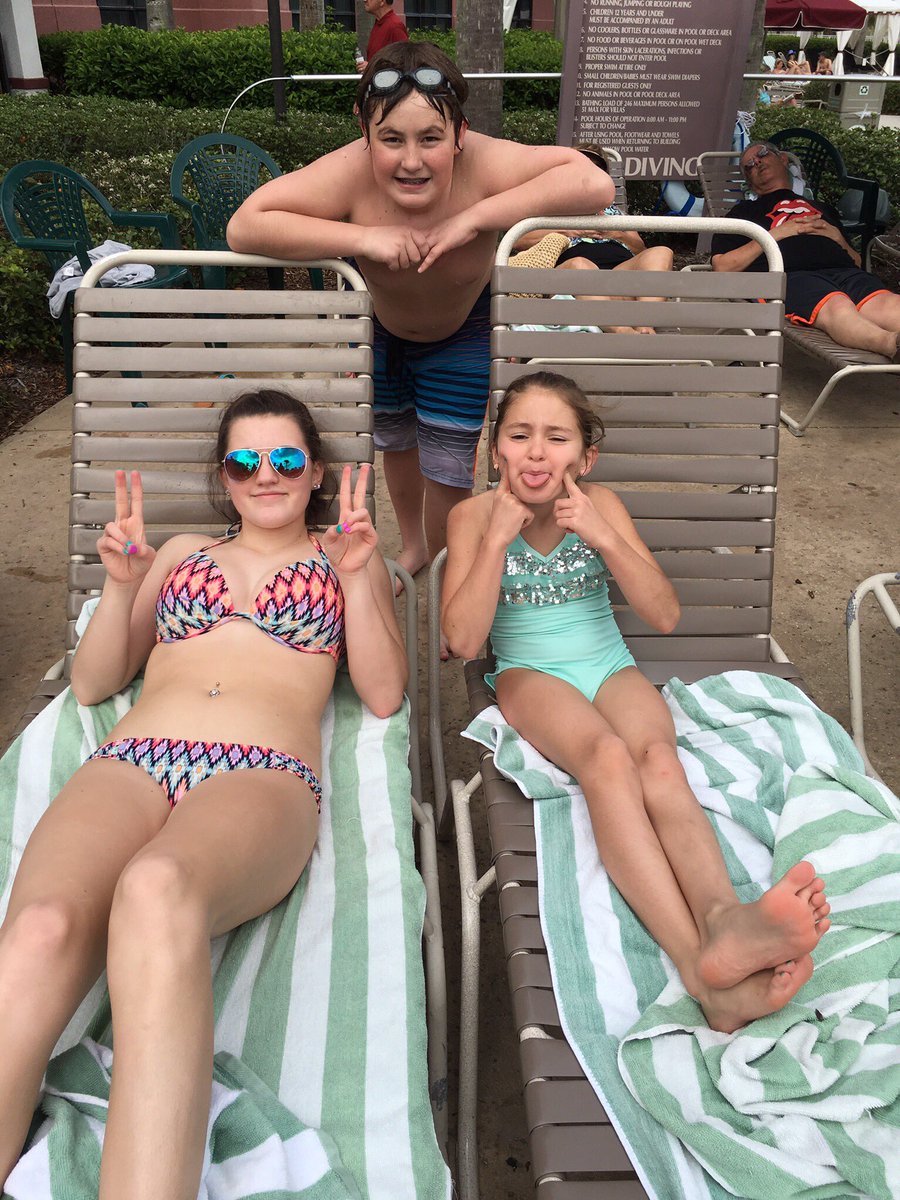 hannahmerchant_'s tweet image. take me back to florida where the sun was always shinin there was no school no drama just me and my family😔💓