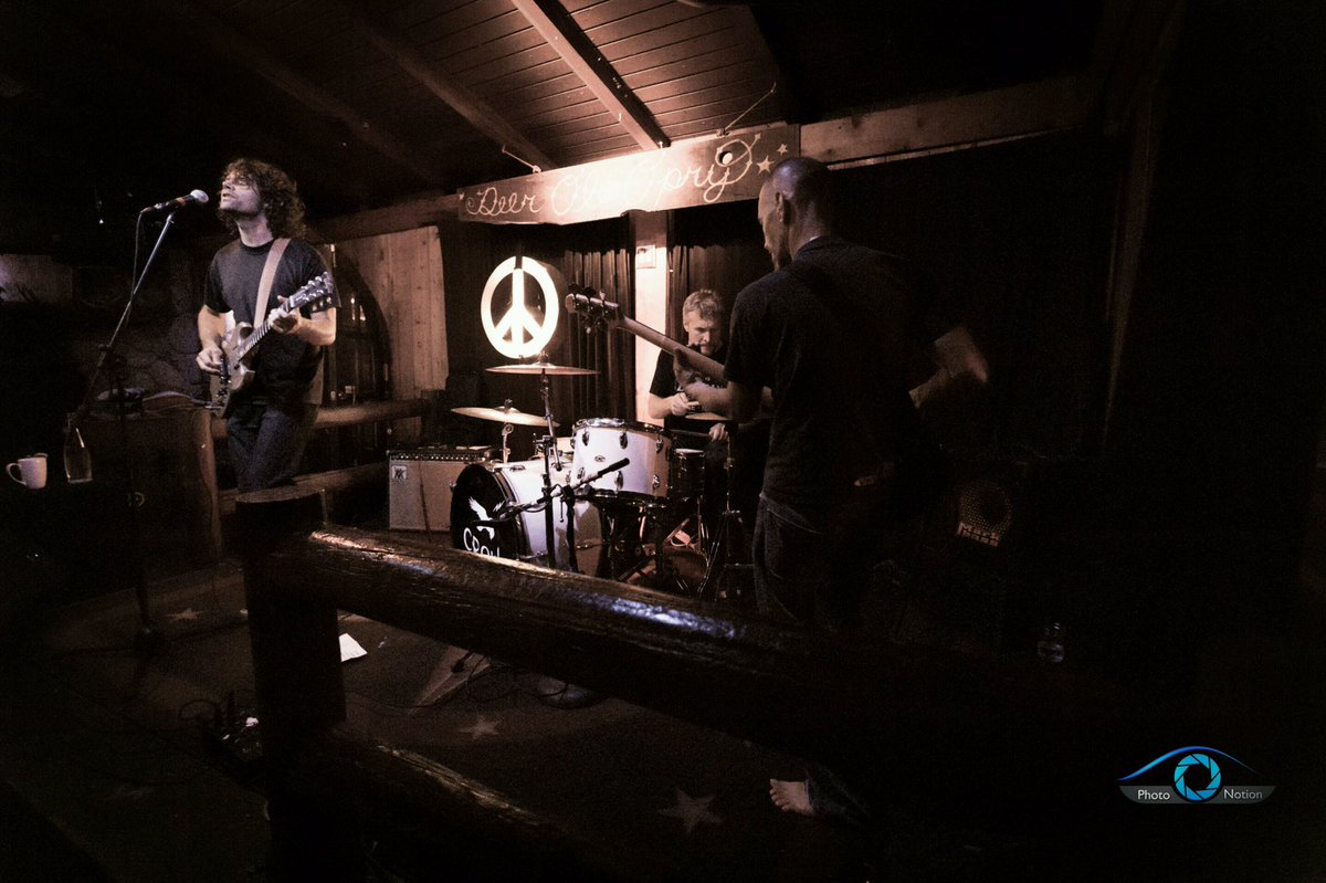 PhotoNotion's tweet photo. Had a great time listening to #CrowMagnet at the #OjaiDeerLodge https://t.co/N4GOQKMuGs