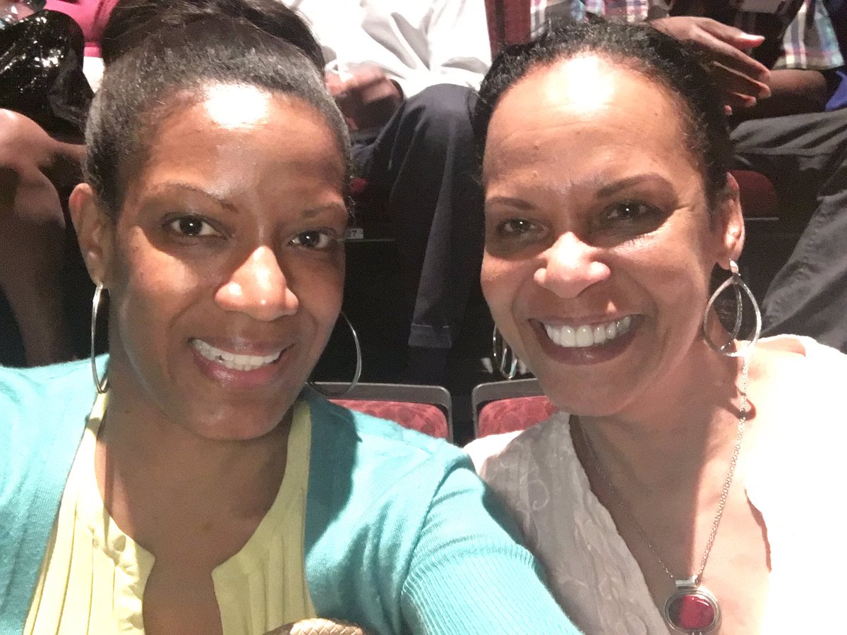 traceyconyerlee's tweet photo. Y'allKnowTLee loved her some hotlanta. These 3 hangs made all the difference! @Only1CrystalFox @kenneygreen #terryb https://t.co/rbxJBbSlwu