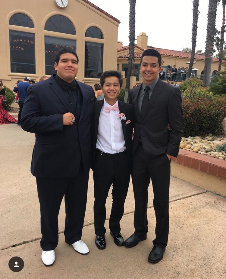 fr3dawg's tweet photo. Glad to have experienced prom with guys I've been through it all with 💯💯 https://t.co/EA7X4yJpU4