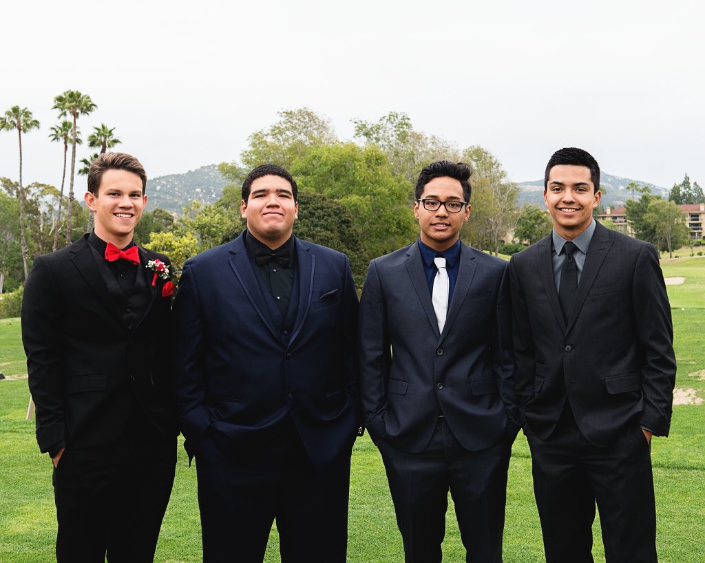 fr3dawg's tweet photo. Glad to have experienced prom with guys I've been through it all with 💯💯 https://t.co/EA7X4yJpU4