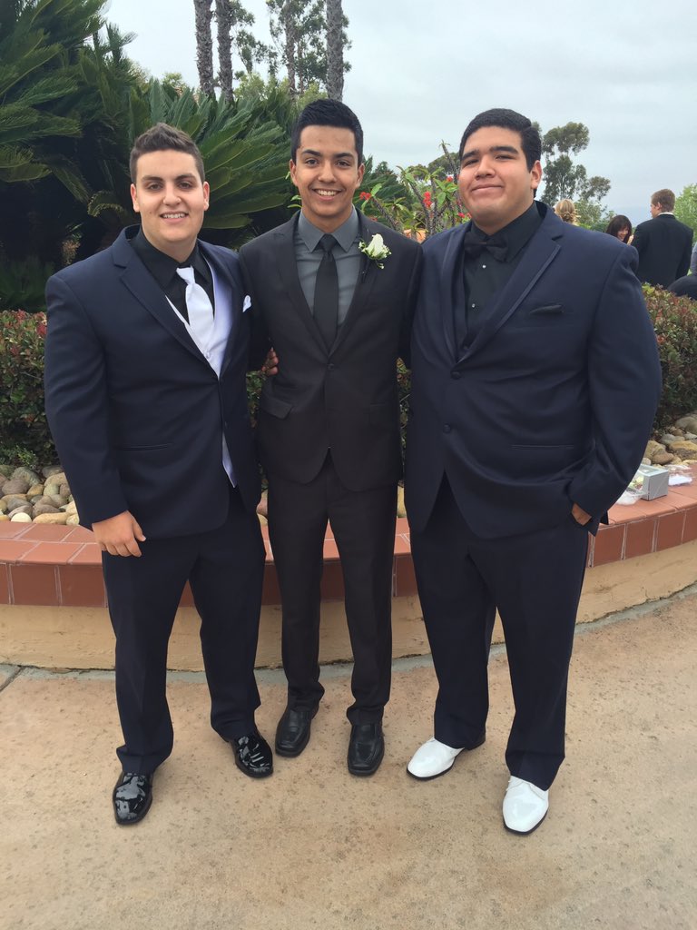 fr3dawg's tweet photo. Glad to have experienced prom with guys I've been through it all with 💯💯 https://t.co/EA7X4yJpU4
