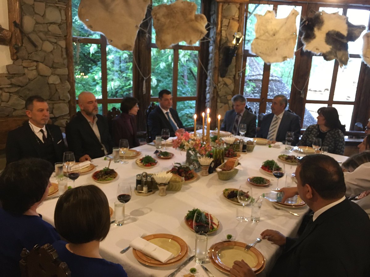akpinar_serhat's tweet photo. Moldova Eğitim Bakanı , Yüksek Öğretim Kurumları Başkan'ı ve Rektörlerle çok verimli görüşmeler yaptık . https://t.co/Ge75GwsWBu