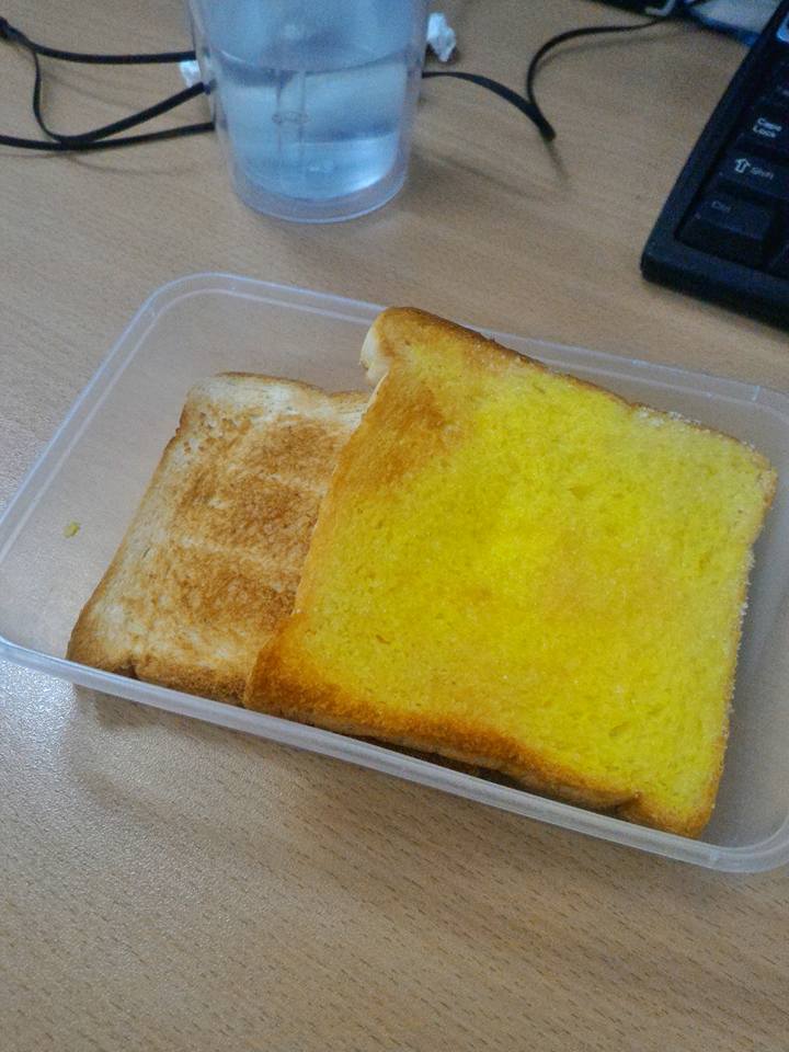 ianizeway's tweet photo. Me: (lagay ng tinapay sa toaster)
Nay: Ting! Hala sunog na
Me: Grabe nay kakalagay lang
Nay: *ngiti
 #morenoproblems https://t.co/YgpyUI2luD