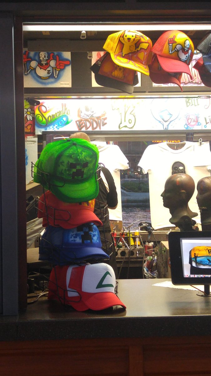 psionronin's tweet photo. @Mojang @real_scawthon @tobyfox @UniversalORL @pokemon
Do these guys actually have permission to sell this stuff? https://t.co/KAnAyUpyss