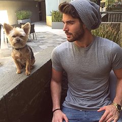 TemptingGarcon's tweet photo. Which icon? https://t.co/bkPkrdZVoM