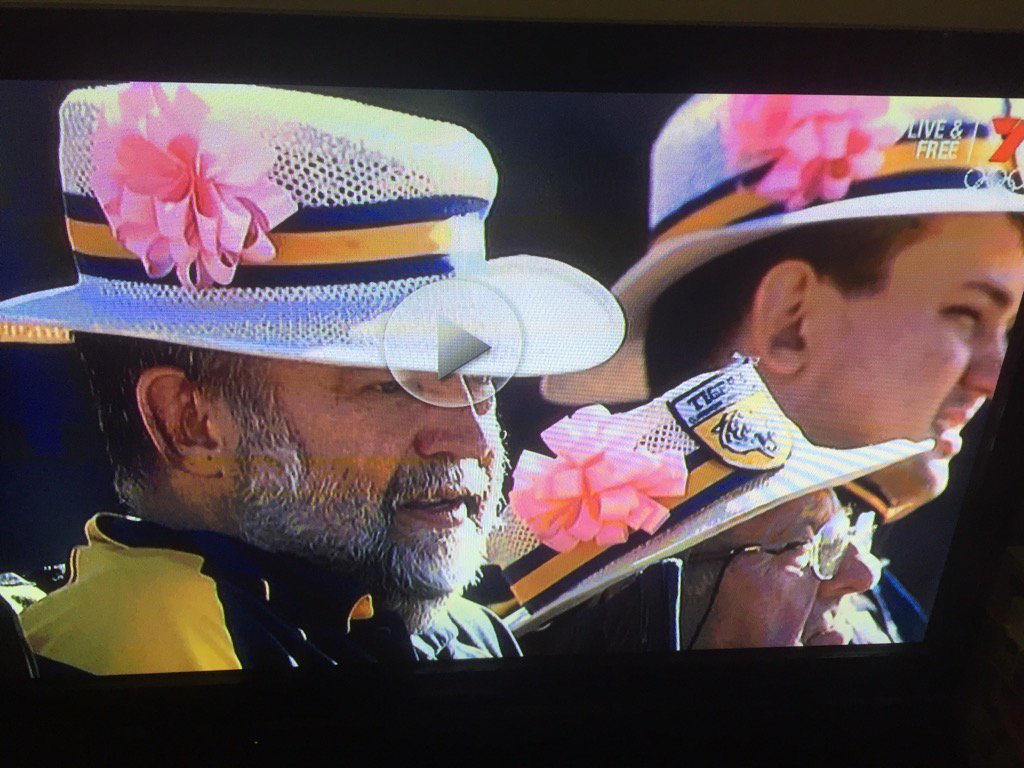 johnt237's tweet photo. What has happened to Ed Dermer's Tiger hat? @ClaremontTigers #wafl #GetEdOnTwitter https://t.co/iUuOMvlc4j