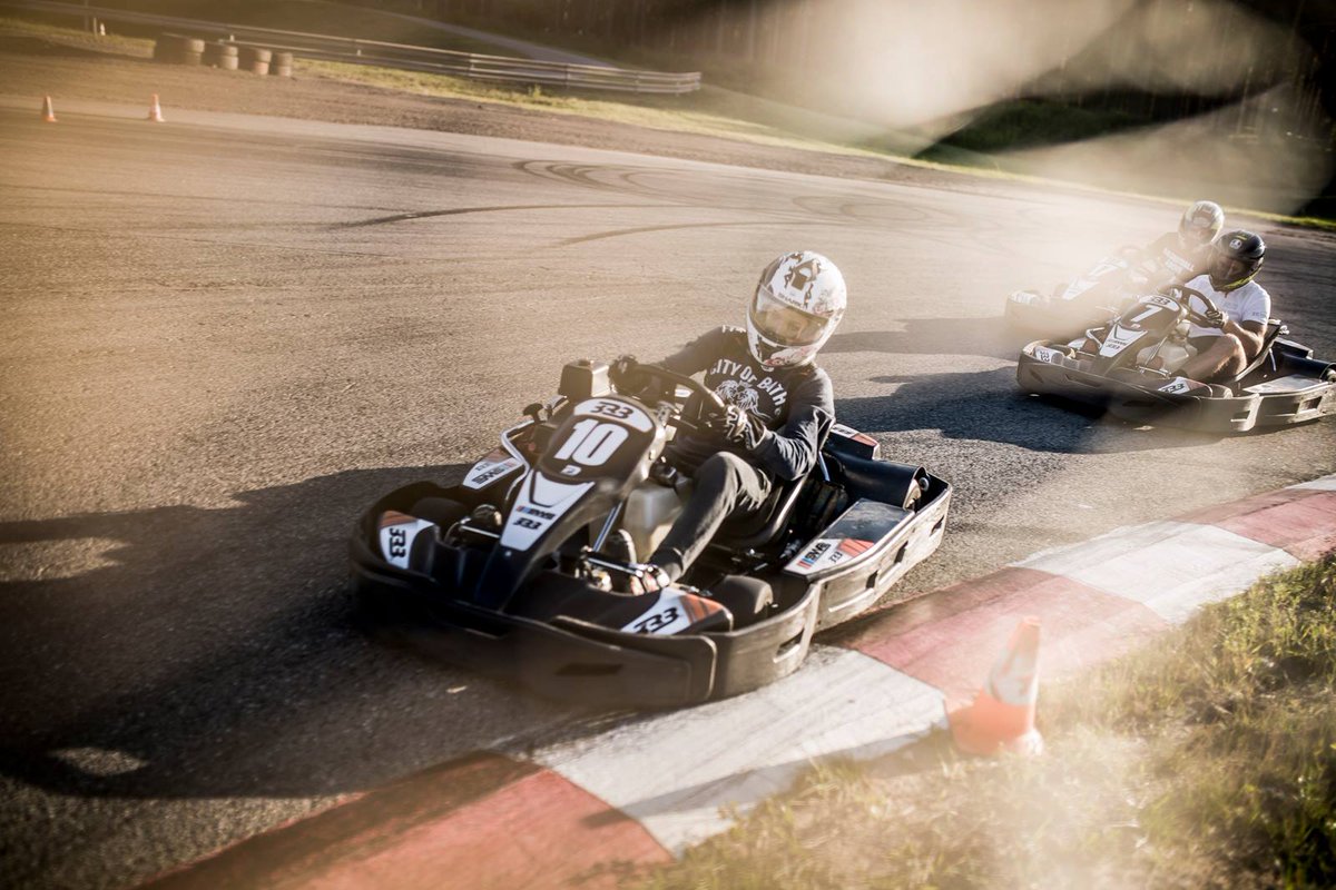 Katru pirmdienu sporta kompleksā 333 braucieni ar kartingiem - 10min/9EUR (fiziskām personām individuālie braucieni)