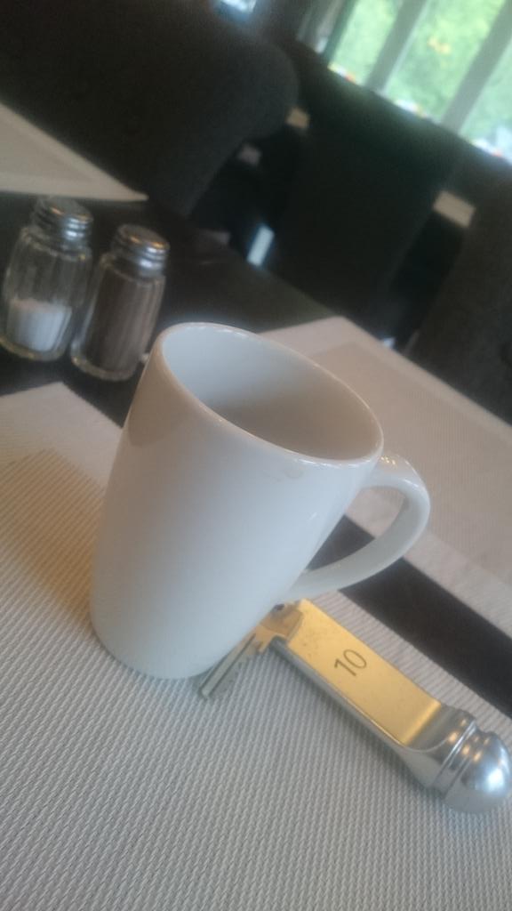Ellendeweerdt's tweet photo. Recht naar huis! Maar eerst is er koffie! #fietsclub #thoogstepunt #wielervrienden #vresse https://t.co/YNSZeUxELI https://t.co/ZecIqzk4n8