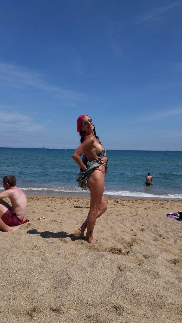 milagroscortes's tweet photo. #barcelona #espana #toplesselfie. #beach #playa https://t.co/arUkaoB2En