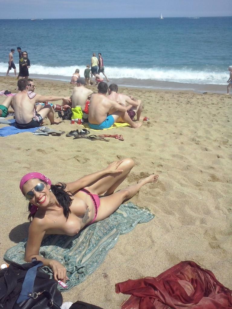 milagroscortes's tweet photo. #Topless #toplesselfie. #ToplessDay https://t.co/v9tOV8mtPc