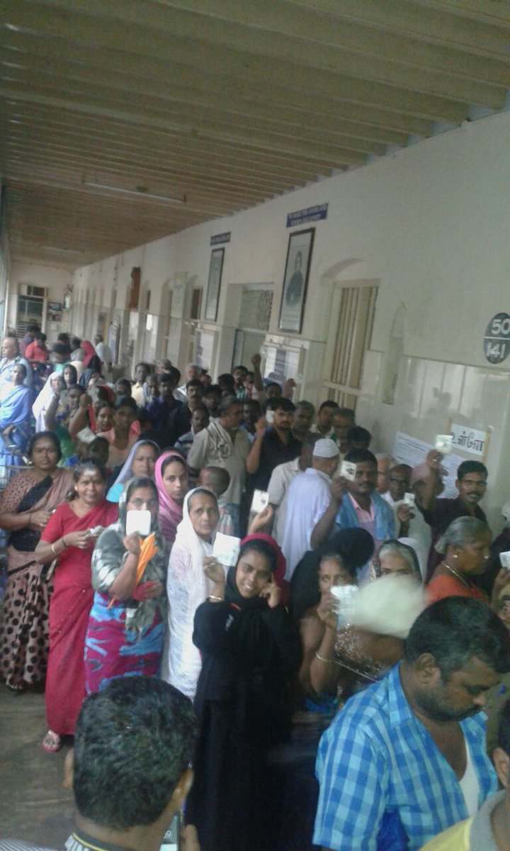 airnewsalerts's tweet photo. #AIRStatesPolls :  Voting in Tiruchirapalli

#TNElection2016  #TNVotes https://t.co/2dP8nyBIN6