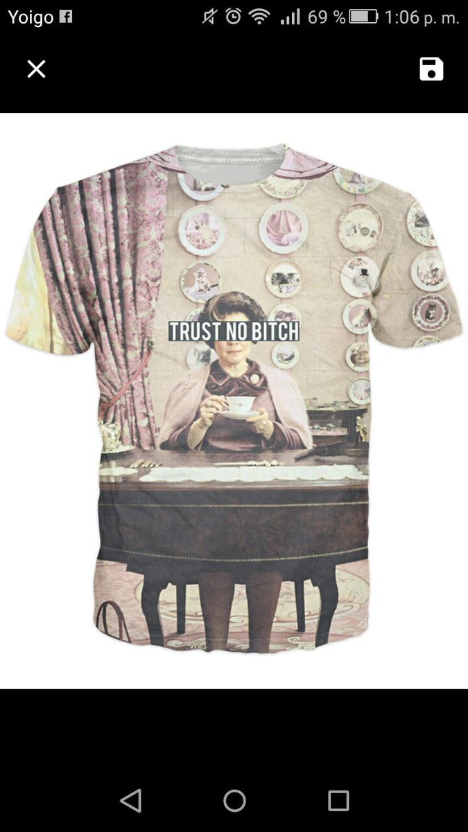 //Creo que soy de las pocas personas en este mundo que lloraría de emoción si me regalan esta camiseta....