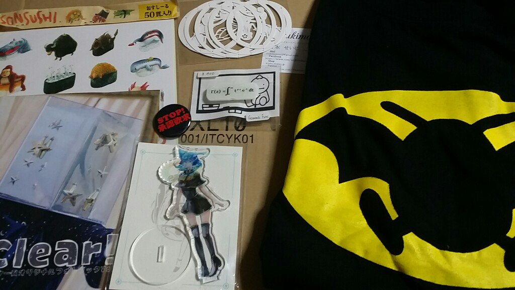 unmatchsan's tweet photo. そして、自分の購入品はこちら。
Tシャツは他にも何点か。
アクリルスタンド格好よくて思わず購入。
映像系のあんまり見かけなかったなあ。
#デザフェス https://t.co/jjSr7sJViL