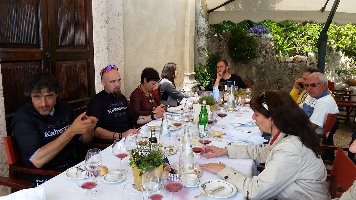 #vino #zonazione #territorio #promozione Si discute si mangia si beve #lagodigarda pirati #kalterersee <a href="/studiocru/">Studio Cru</a>