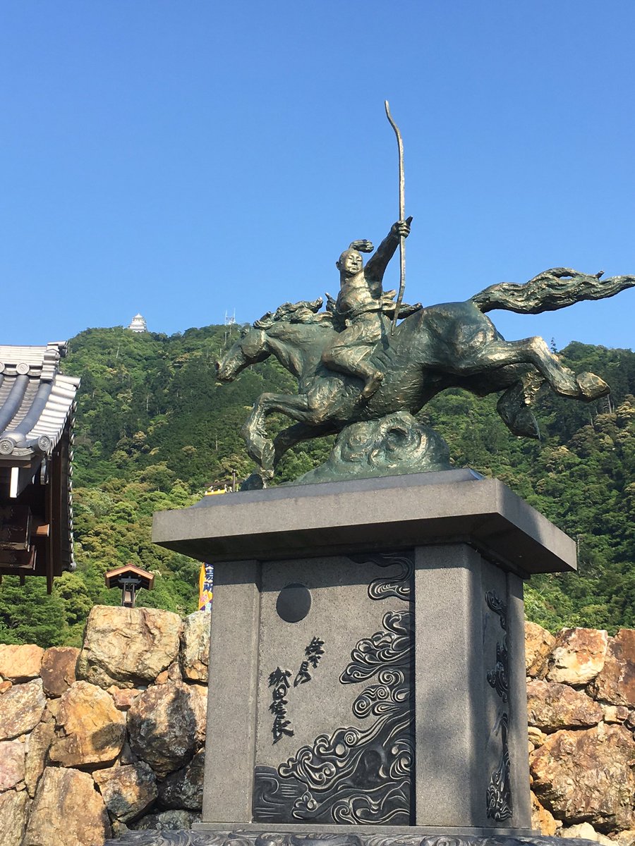 assam_h's tweet image. 若き日の信長と山上の城。