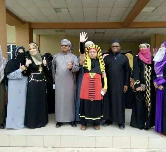 saisconfession's tweet photo. Selamat hari guru! Tema kali ni adalah arabian! Haha kiut je para guru SAIS ni😍😘 https://t.co/McncvFOr2C