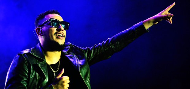 ThePlugSA's tweet image. South Africa’s Rap King, AKA, goes Platinum by @MawetuMatyila 
theplugmag.co/2016/05/11/112…