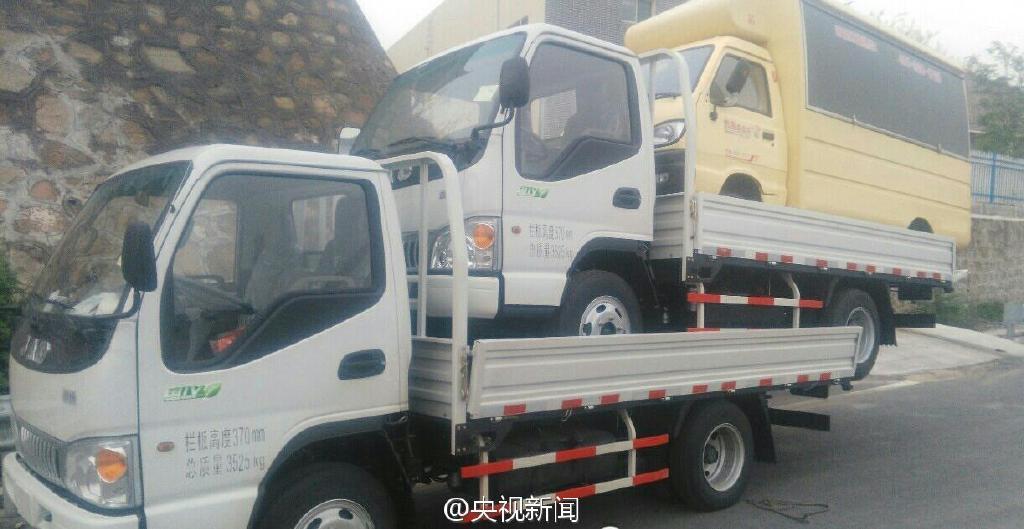 globaltimesnews's tweet image. Man fined for driving a truck loaded with 2 smaller vehicles on high way in N China to save shipping fee (@PDChina)