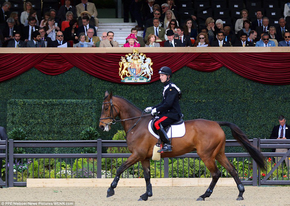 Blackoutltd's tweet image. Blackout's Red Velour Swags at Royal Windsor Horse Show #eventpost dailymail.co.uk/news/article-3…