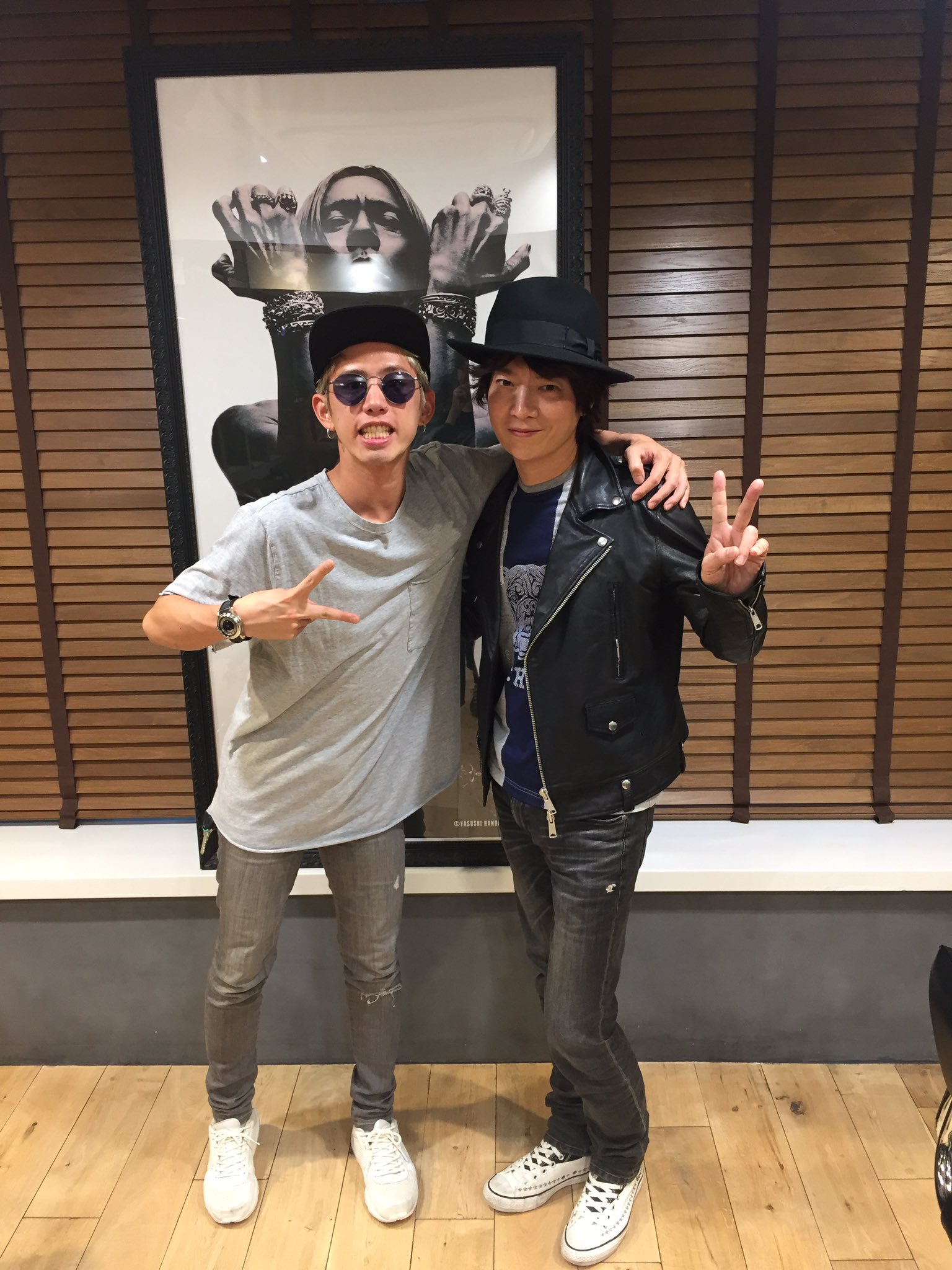 Personal Jesus Cut Sur Twitter Pjcにone Ok Rockのtakaが遊びに来てくれました ボスの事をリスペクトしてるアーティストは多いですね Laにてtakaのhaircutした時の1枚も Personal Jesus Cut Sur Twitter Pjcにone Ok Rockのtakaが遊びに来てくれました ボスの事をリスペクトしてるアーティストは多いですね Laにてtakaのhaircutした時の1枚も